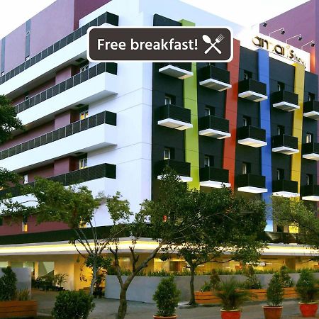 Amaris Hotel Mangga Besar Yakarta Exterior foto