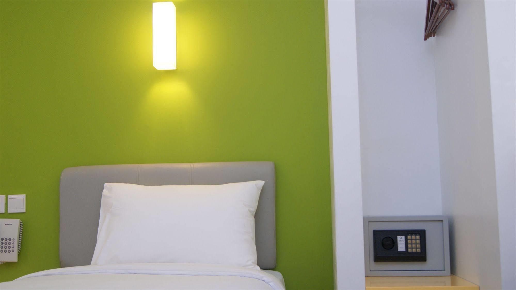 Amaris Hotel Mangga Besar Yakarta Exterior foto